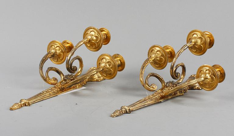 APPLIQUER, ett par. Louis XVI-stil, 1900-tal.