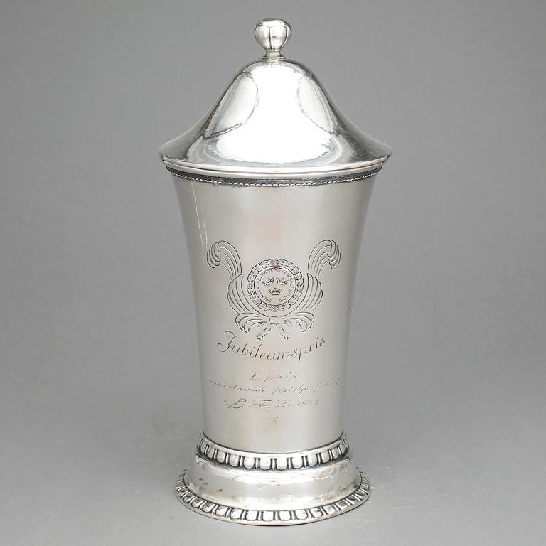 POKALVAS med LOCK, silver, CG Hallberg, 1922, vikt ca 485 g.