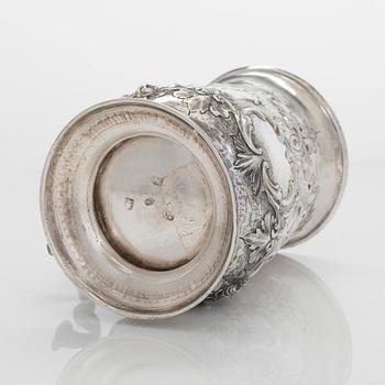A George III sterling silver mug, maker's mark W.T,  London 1771.