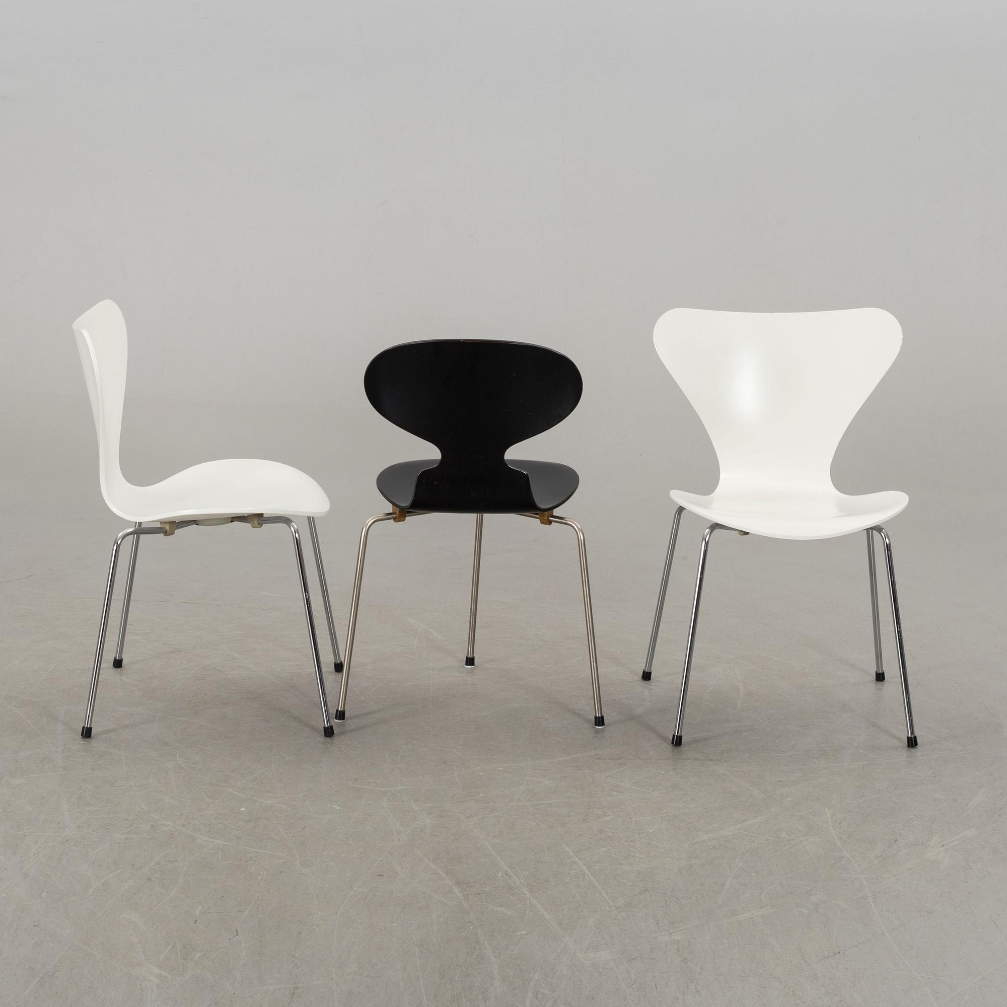 ARNE JACOBSEN, a set of two plus one chairs.