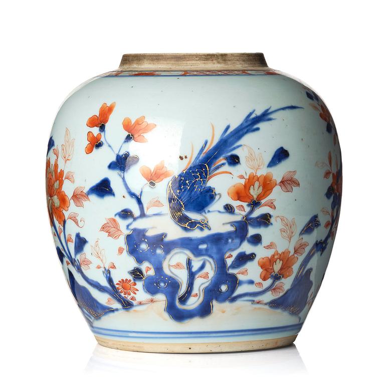 Kruka med lock, porslin. Qingdynastin, Kangxi (1662-1722).