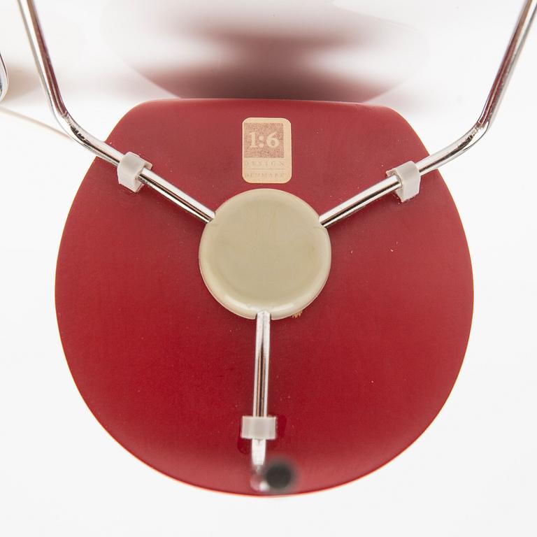 Arne Jacobsen, Miniatures, a pair, "The Ant".
