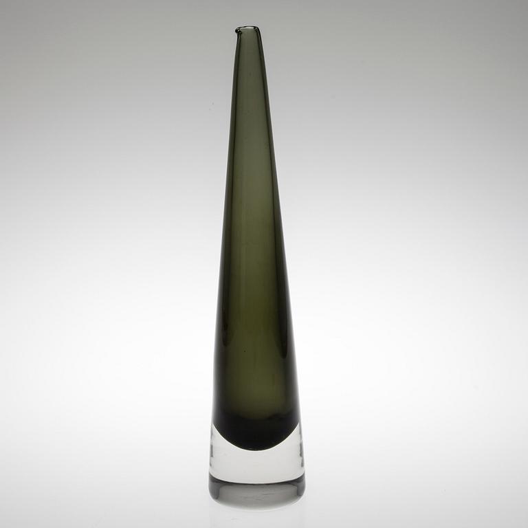 KARAFF, klart och grönt glas, "Istapp", signerad Timo Sarpaneva Iittala 3288.