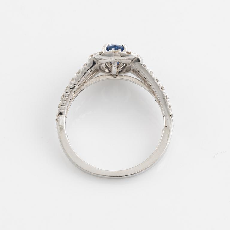 Ring 18K white gold set with an oval faceted sapphire and round brilliant-cut diamonds.
