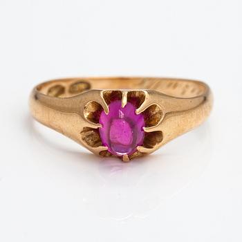 An 18K gold ring with a synthetic ruby. Karl Alfred Lind, Helsinki 1919.