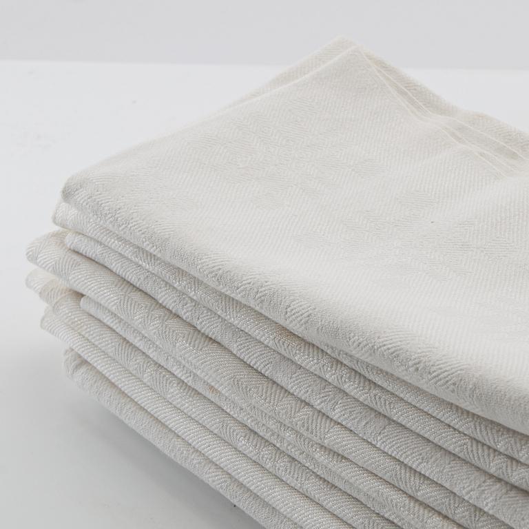 Tablecloths, 3 pcs, and napkins, 12 pcs, damask, first half/mid 20th century.
