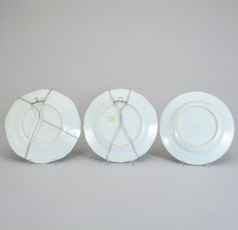 TALLRIKAR, 3 st, porslin. Kina Qianlong (1737-1795).