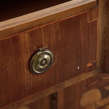 Byrå, gustaviansk stil, 1900-talets början.