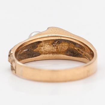 Björn Weckström, Ring "Viskning", 14K guld och odlade pärlor. Lapponia 1971.