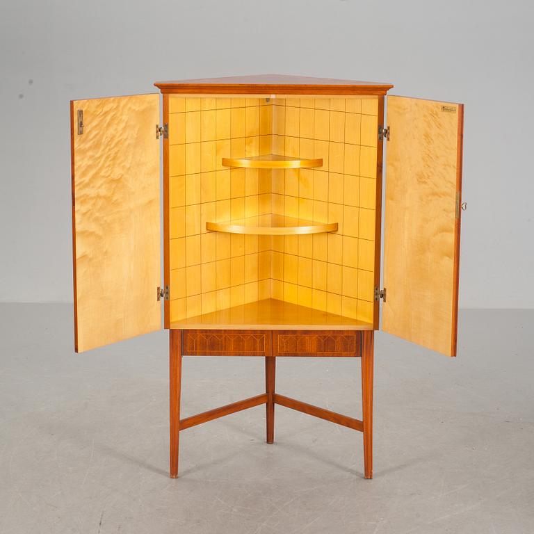 BARSKÅP, AB stilmöbler, Linköping. 1900-talets mitt.