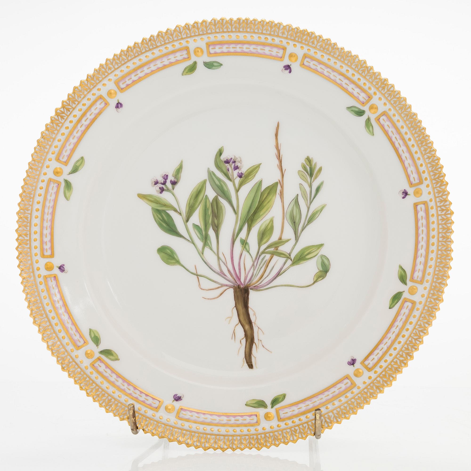 Royal Copenhagen, tallrik, porslin, "Flora Danica", Danmark, 1900-tal.