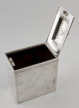 TESKRIN, silver, sk tea caddy, London 1880. Vikt ca 673 g.