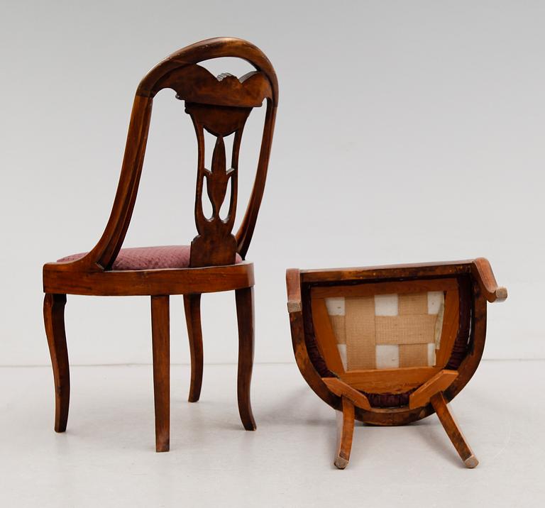 STOLAR, 2 st snarlika, England, 1800-talets andra hälft.