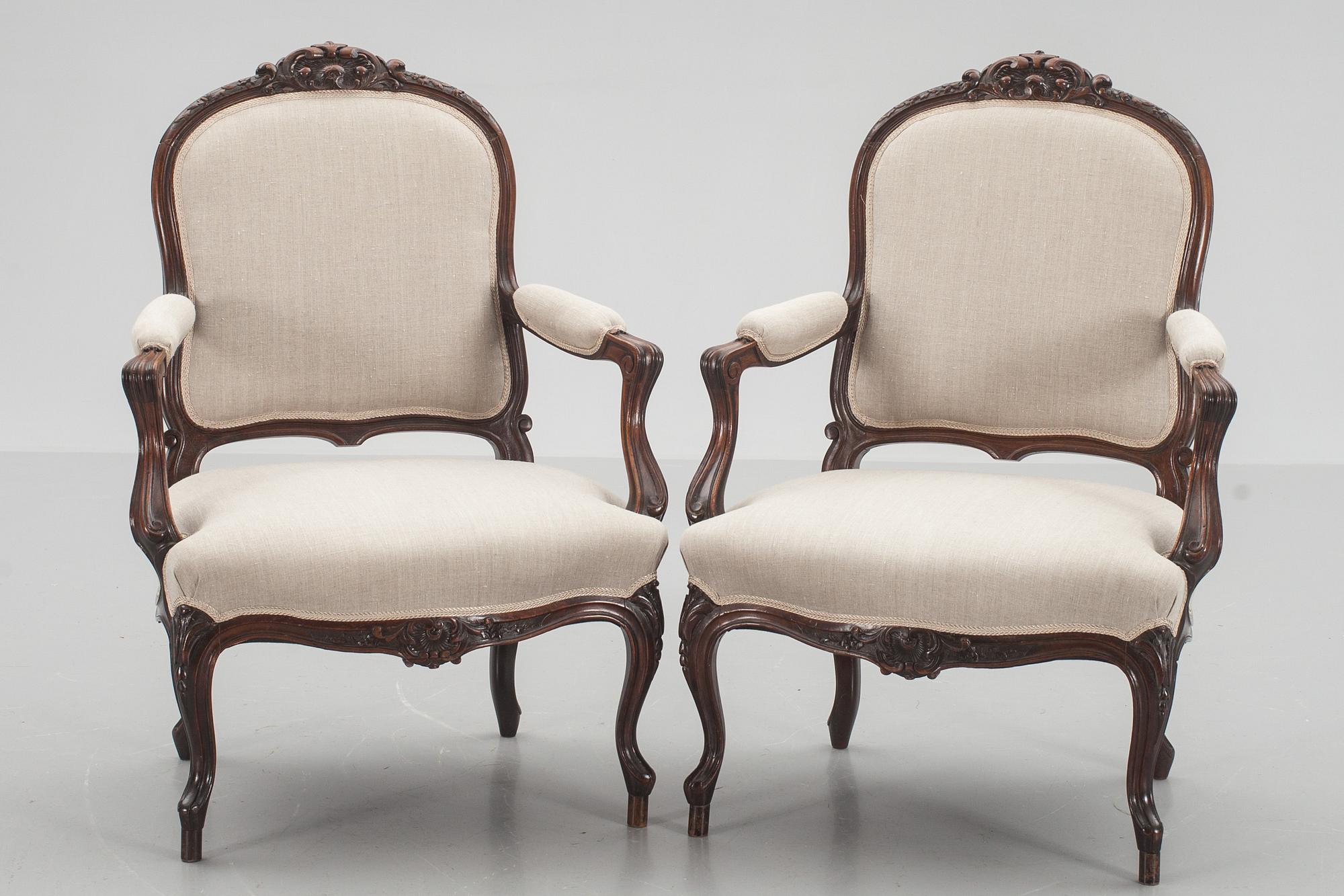 KARMSTOLAR, ett par, Louis XV-stil.