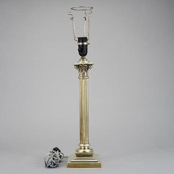 BORDSLAMPA, mässing och förgylld metall, 1800-talets sista hälft.