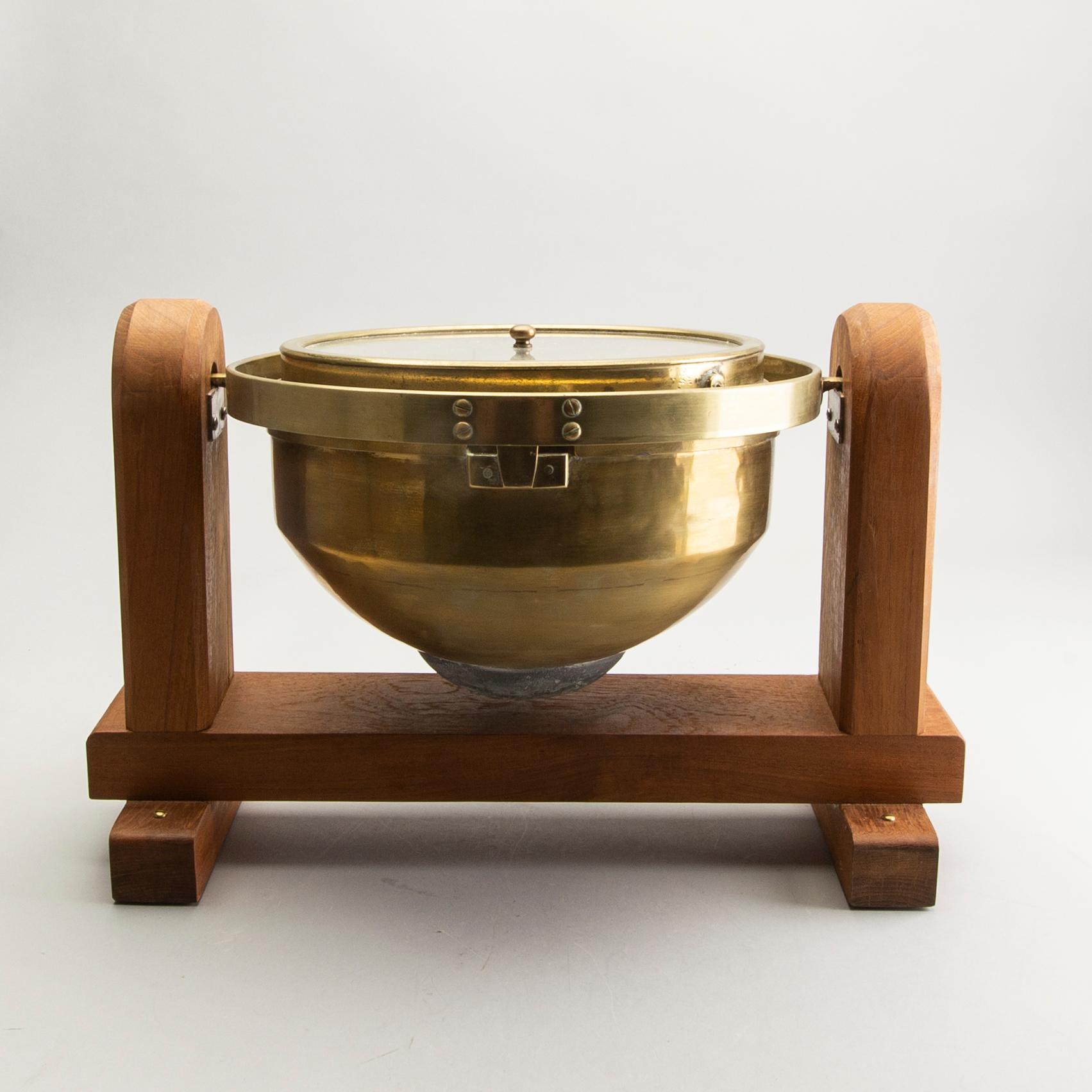 A brass ships compass, Glasgow, first half of the 20th century.