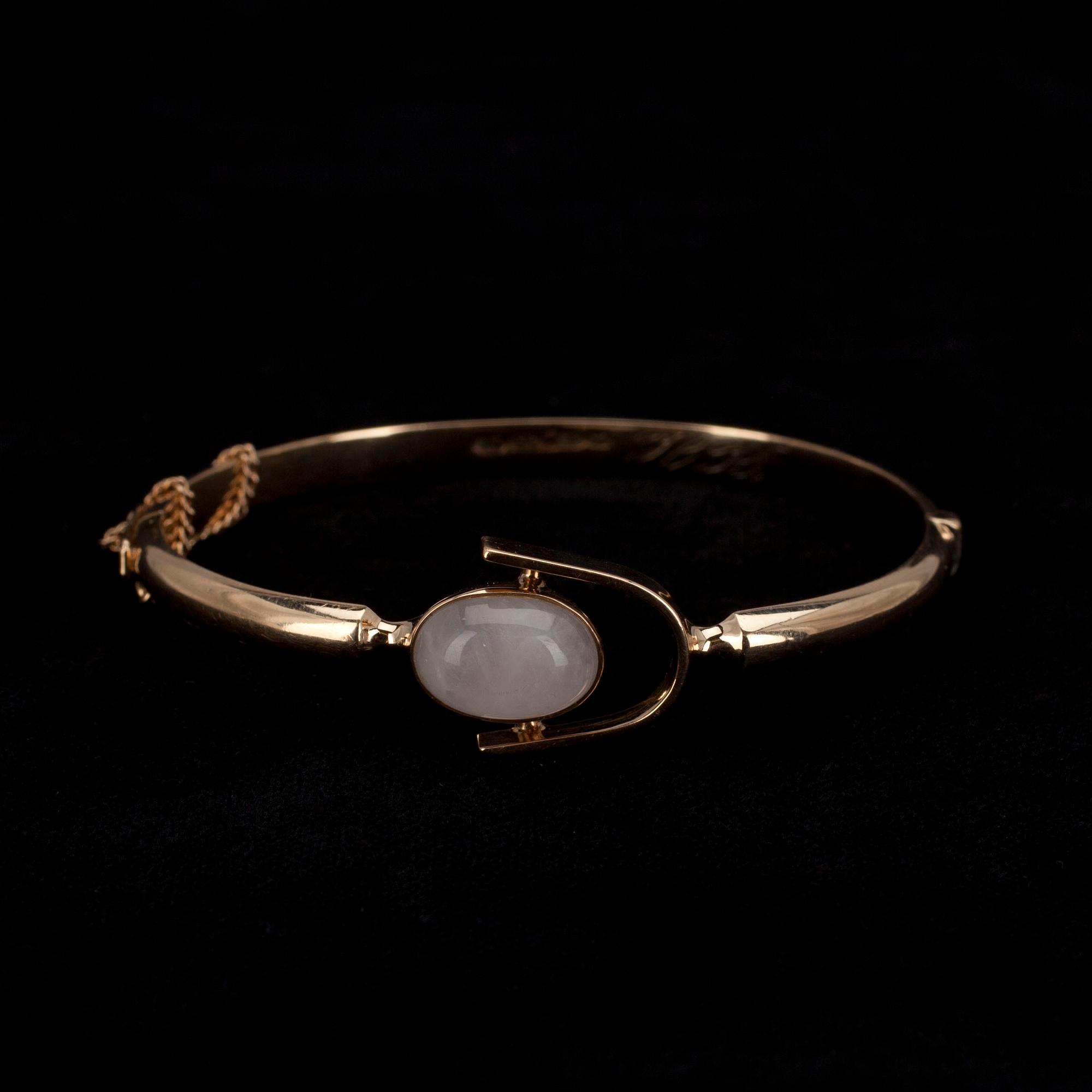 ARMRING, guld 14K, snökvarts, N. Westerback, Helsingfors 1958. Vikt 11,2 g.