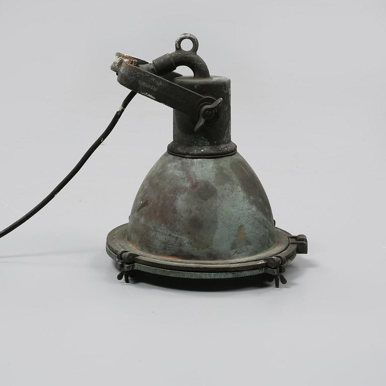 FARTYGSLAMPA, 1900-tal, kupans höjd ca 39 cm.