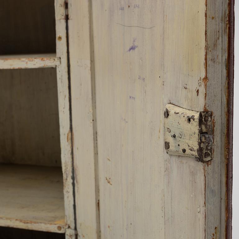 Pine cupboard, folk art, early 19th century.