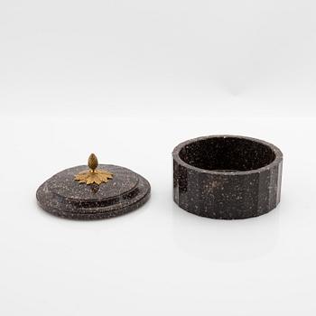 Butter box with lid, Älvdalen, early 19th century, Empire style.