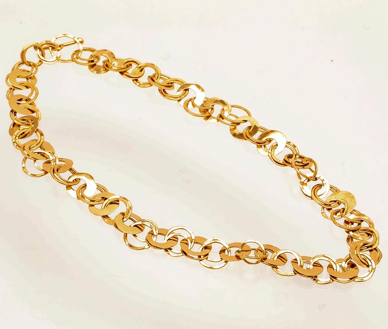 An 18K gold necklace by Cusi Italy.