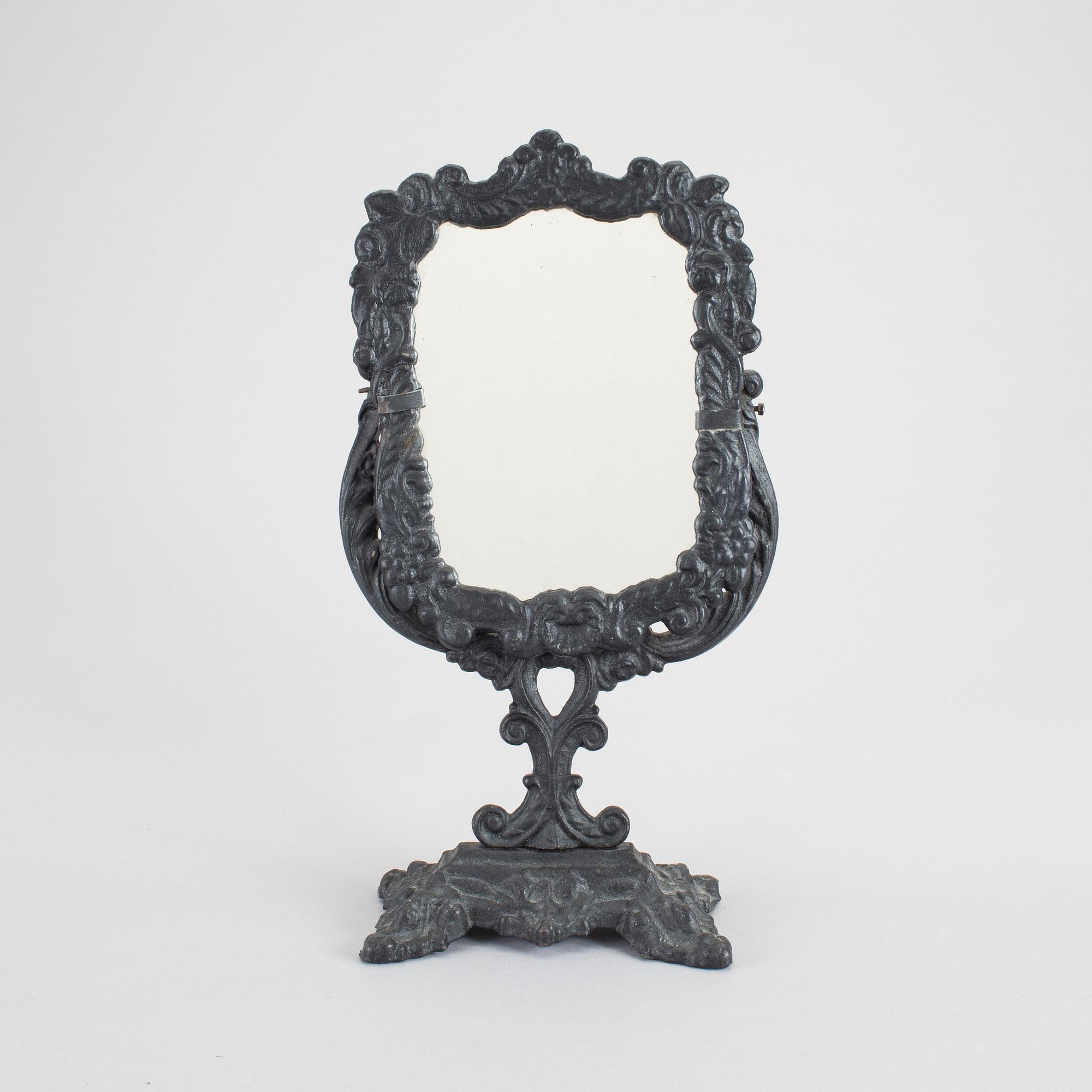 BORDSSPEGEL, gjutjärn, omkring sekelskiftet 1900.