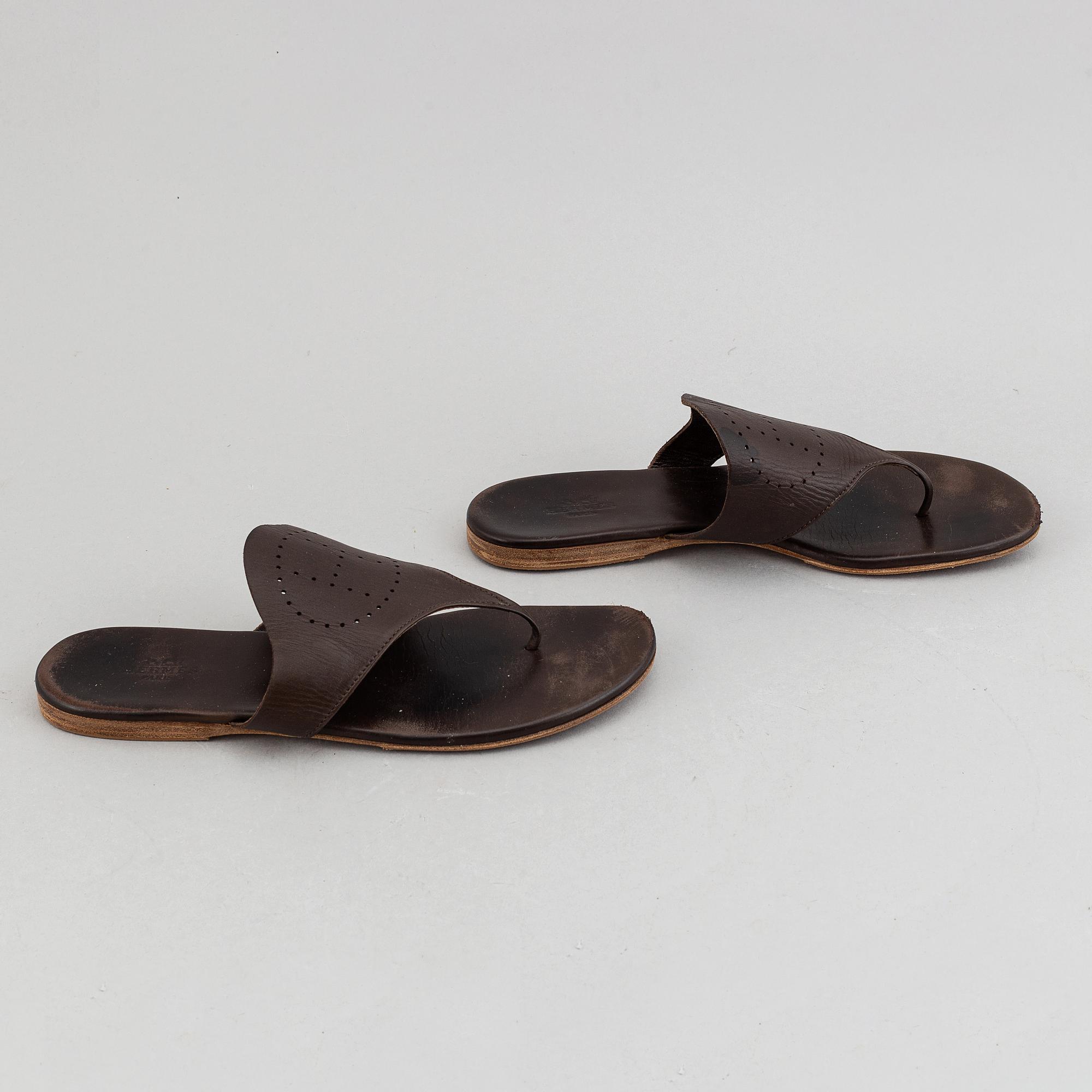 Hermès, a pair of leather sandals, size 39.