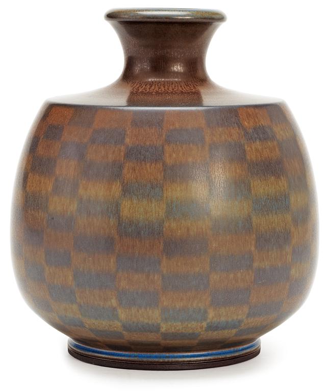 A Berndt Friberg stoneware vase, Gustavsberg 1960.