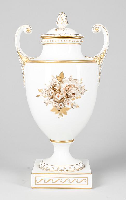 URNA, porslin, möjligen Fürstenberg, 1900-talets början.