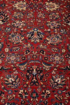 A carpet, semi-antique Sarouk, ca 389 x 271 cm.