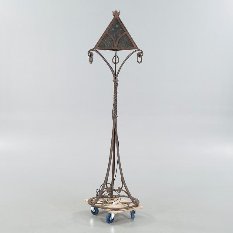 A floor lamp, around the year 1900.