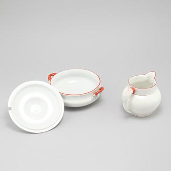 An earthenware porrige bowl and a jug from Rörstrand, early 20th century.