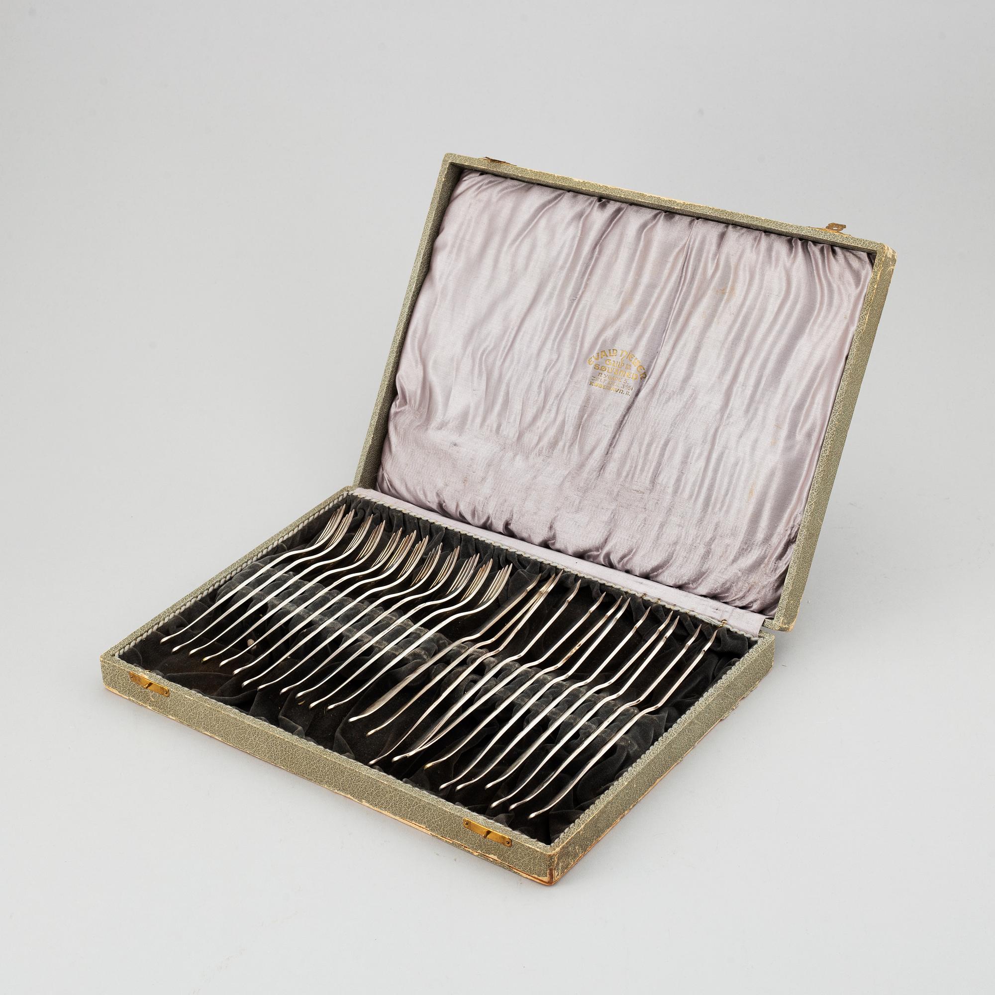 Evald Nielsen, a part 830/1000 silver fish cutlery, Denmark (24 pieces).