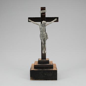 KRUCIFIX, vitmetall, 1900-talets första hälft.
