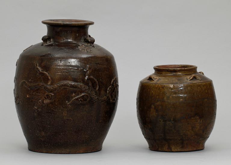 URNOR/KÄRL, 2 st, glaserat lergods, Sung-stil, 1900-tal, orientaliska.