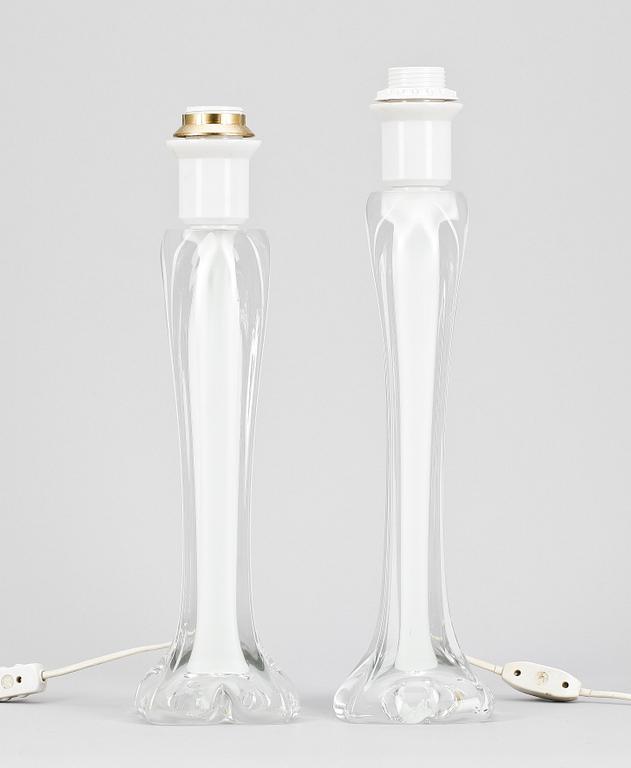 BORDSLAMPOR, ett par, snarlika, glas, sign. Flygfors, 1900-talets mitt.