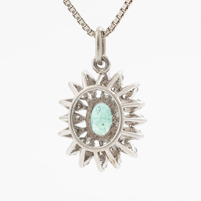 Hänge 14K vitguld med smaragd och briljantslipade diamanter, kedja silver.