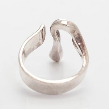 Bernt Högkvist, kaulaketju ja sormus, silver, Sten & Laine, Turku.