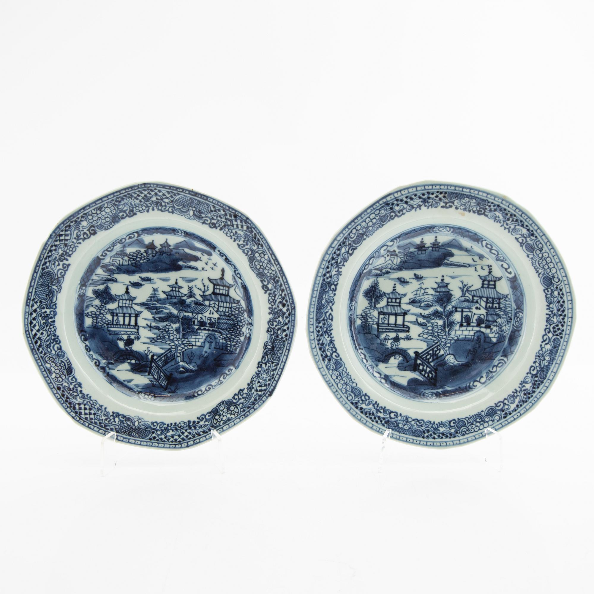 Deep plates 13 pcs. China, circa 1800 porcelain.