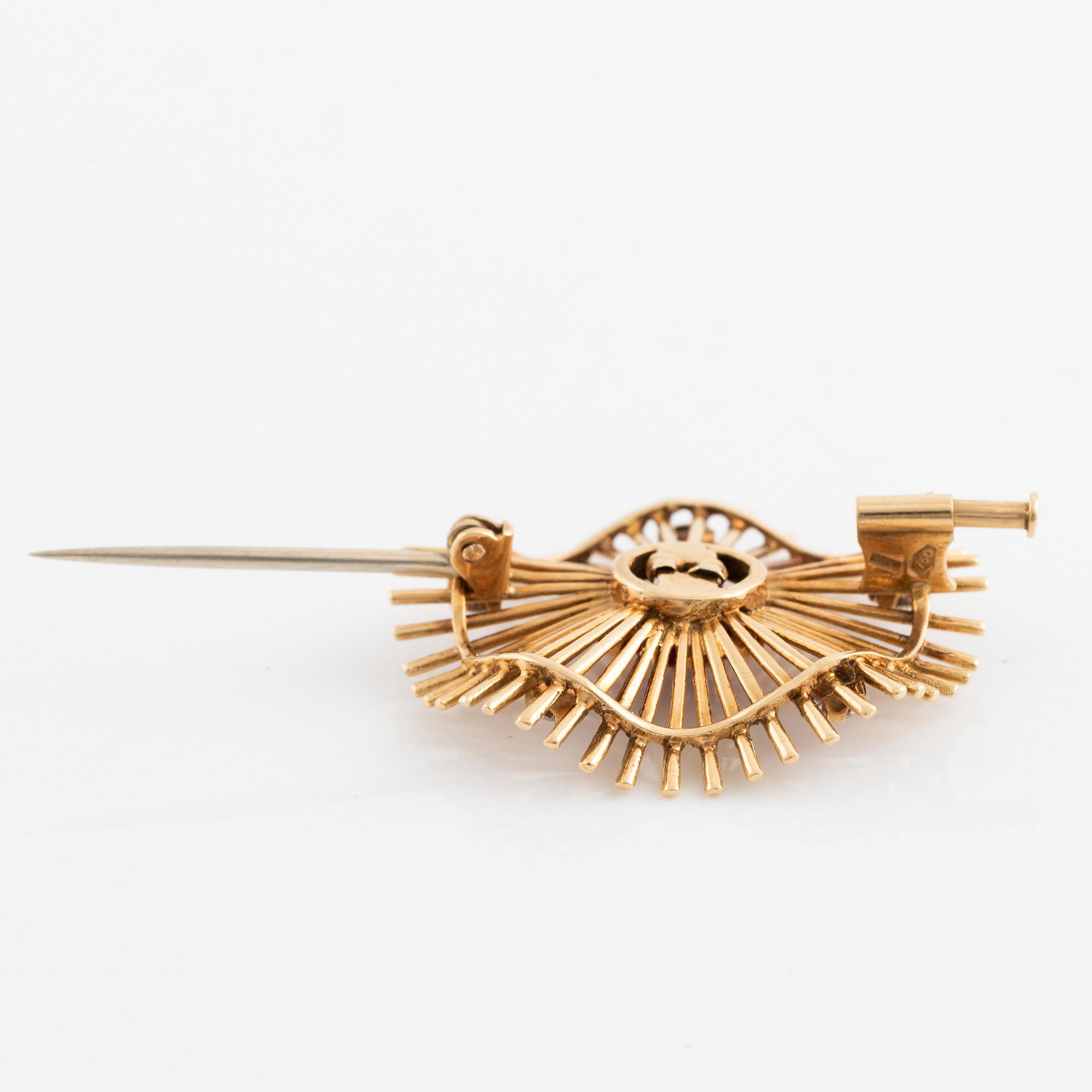 Brosch 18K guld med runda briljantslipade diamanter och rubiner.