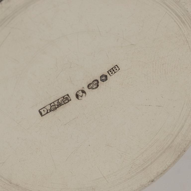 Askar, 2 st och ciggaretui, silver, bl.a. David Andersen & Co, Stockholm 1928.