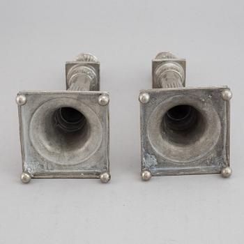 A pair of pewter candlesticks, first half of the 19th century.