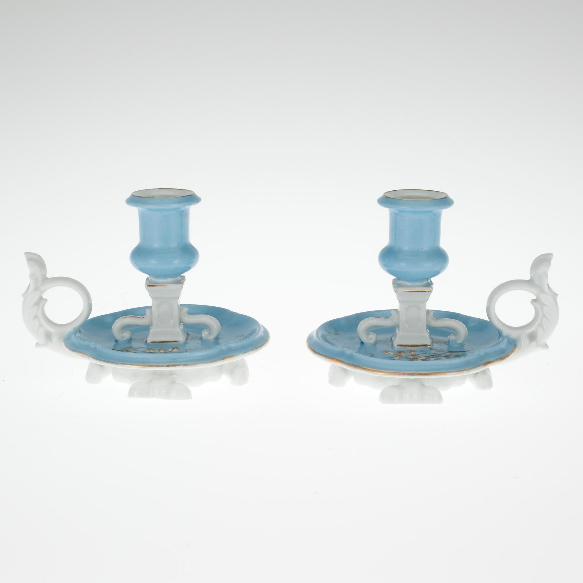 LJUSSTAKAR, ett par, porslin, M.S Kuznetsov, Dmitrov fabriken 1892-1917,  Ryssland.