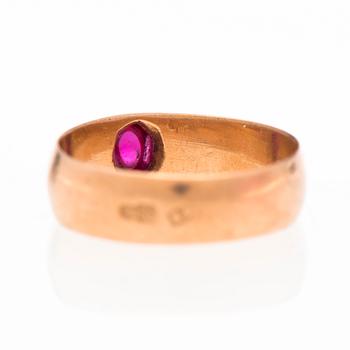 A RING, 14K (56) gold, synthetic ruby.