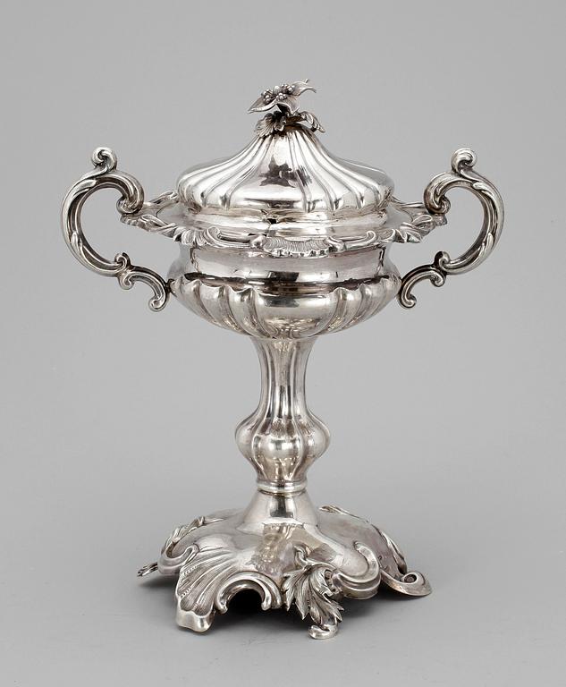 SOCKERSKÅL, silver, Gustaf Möllenborg Feron, Stockholm, 1852. Vikt Ca 650g.