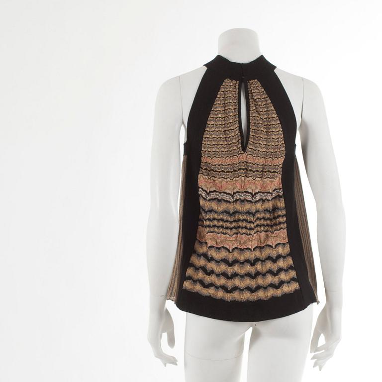 MISSONI m, a knitted top. Italian size 42.