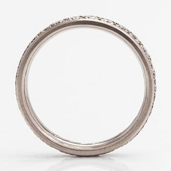 An 18K palladium white gold eternity ring with brilliant cut diamonds approx. 0.81 ct in total.