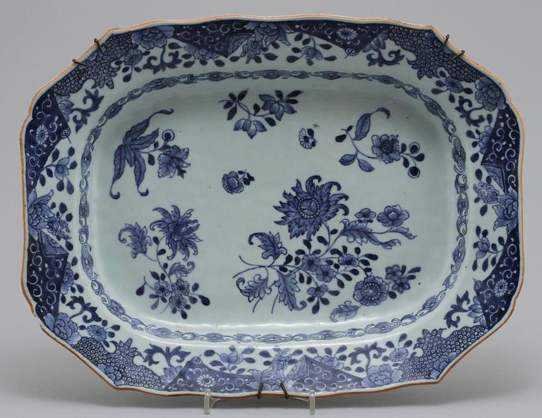 TERRINFAT, porslin, Kina, 1700-tal.