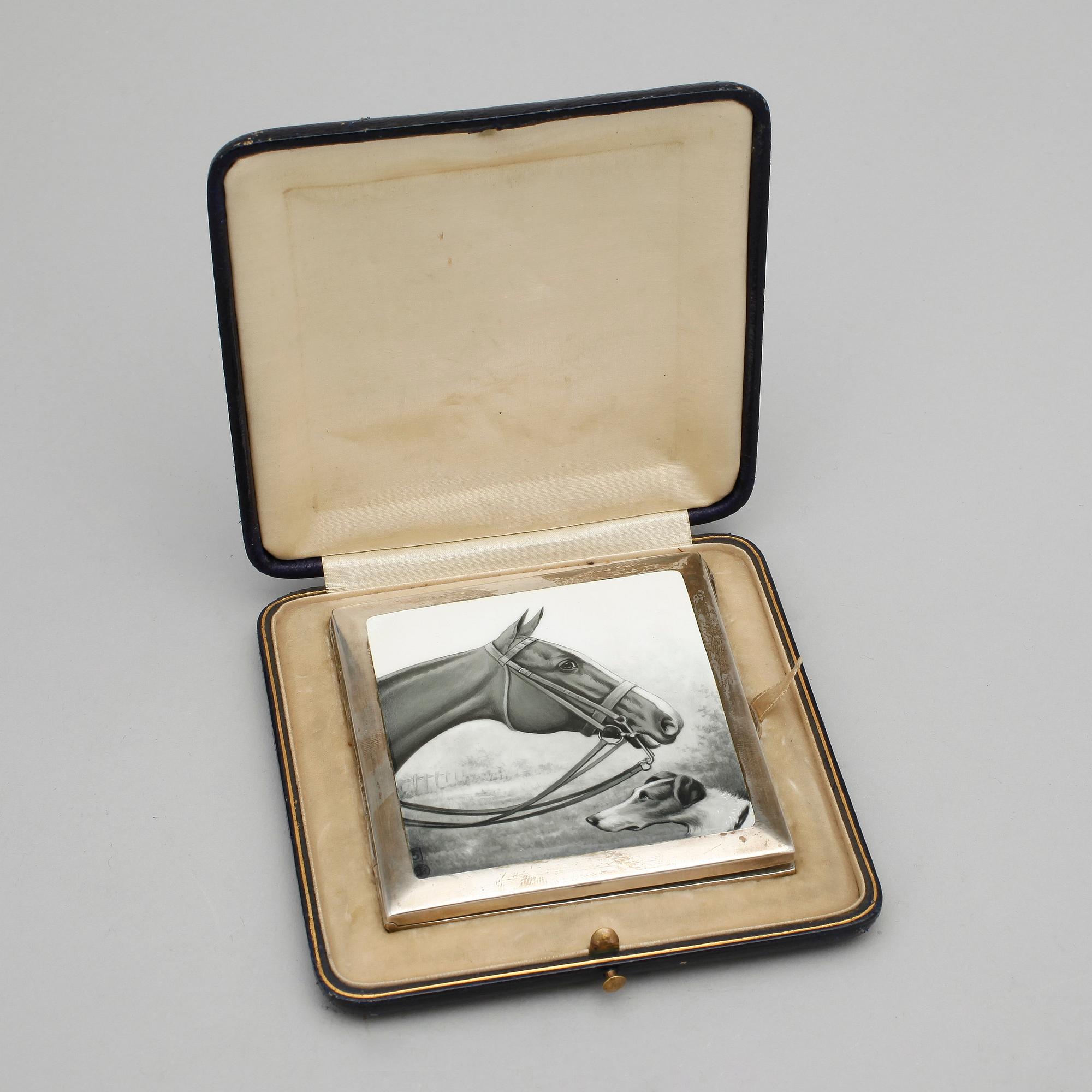 CIGARETTETUI, silver samt emalj, Tyskland, 1900-tal. Vikt ca 150 gram,