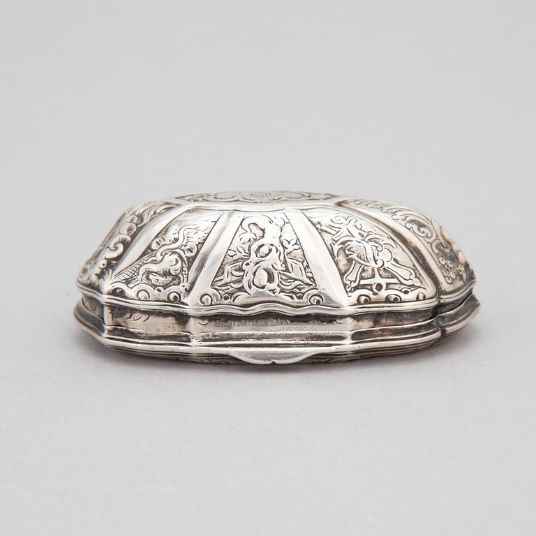 Dosa, silver, otydliga sannolikt franska stämplar 1700-tal.